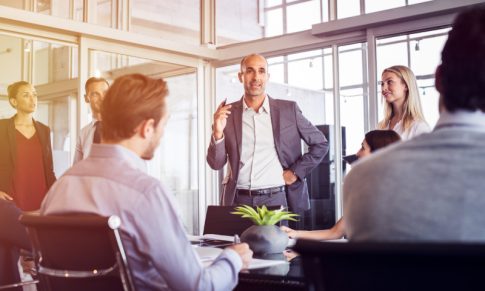 Chefes injustos? A culpa pode ser do excesso de trabalho…